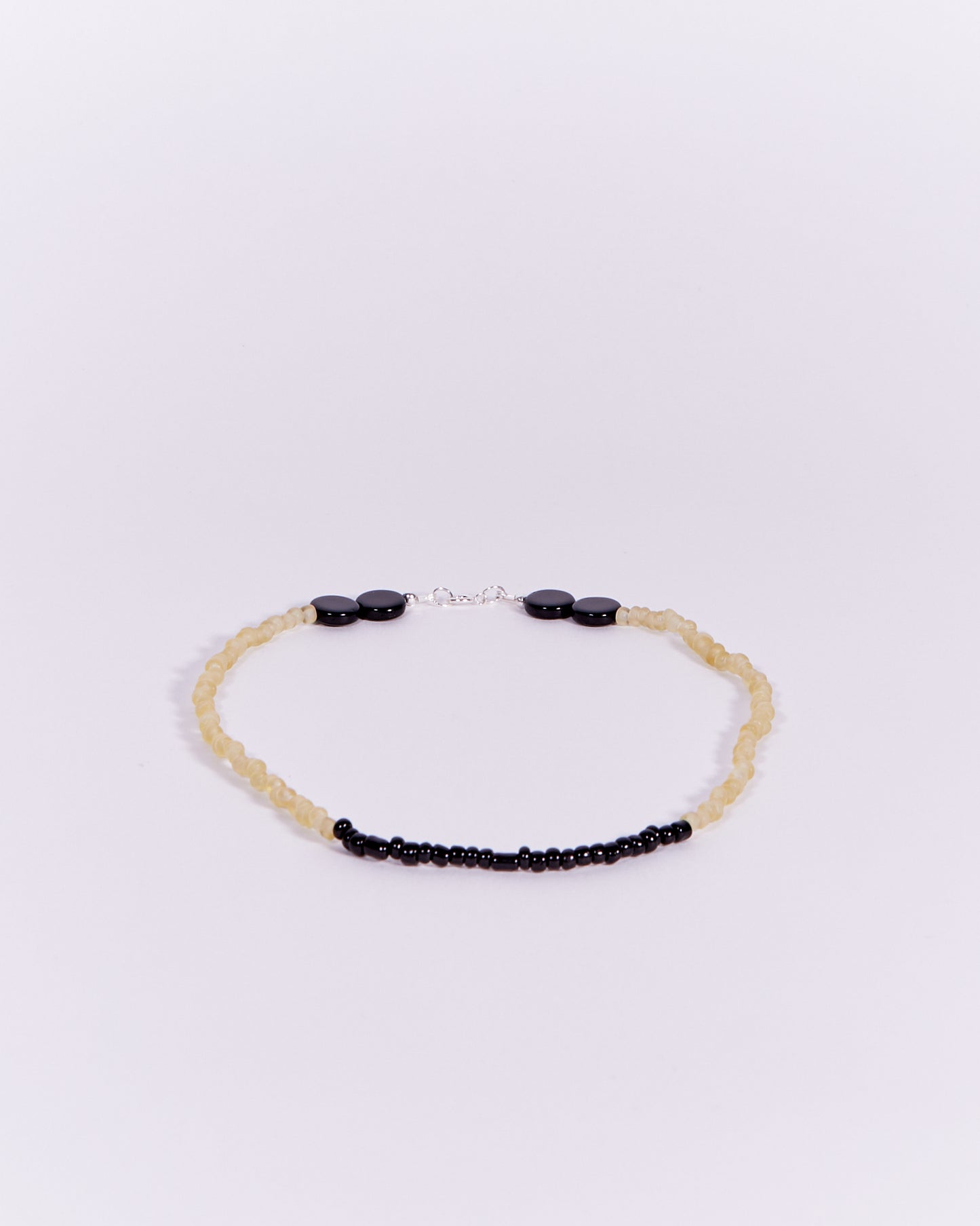 BEADED GLASS NECKLACE IN VASELINE & EBONY DISCS
