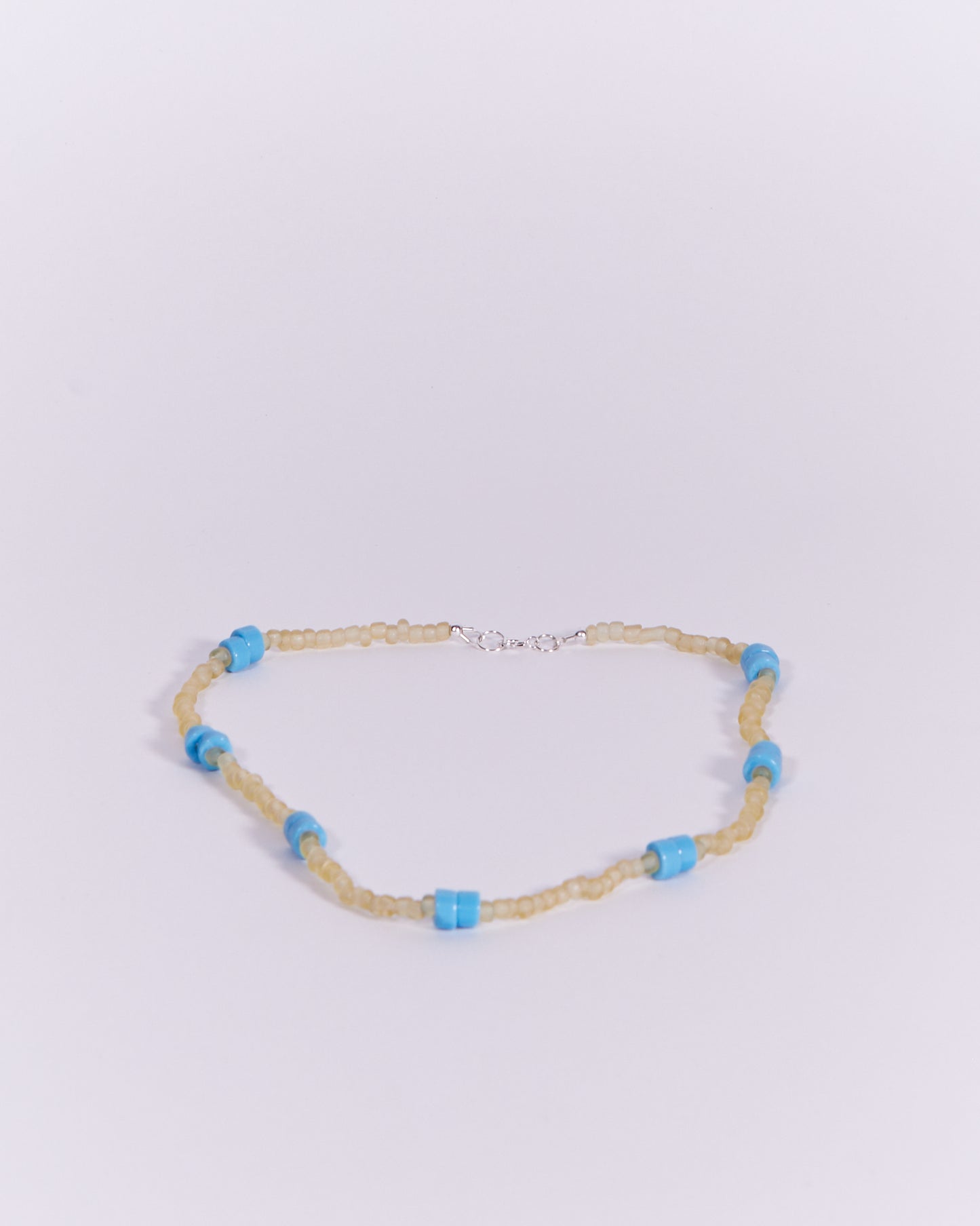 BEADED GLASS NECKLACE IN VASELINE & SKY