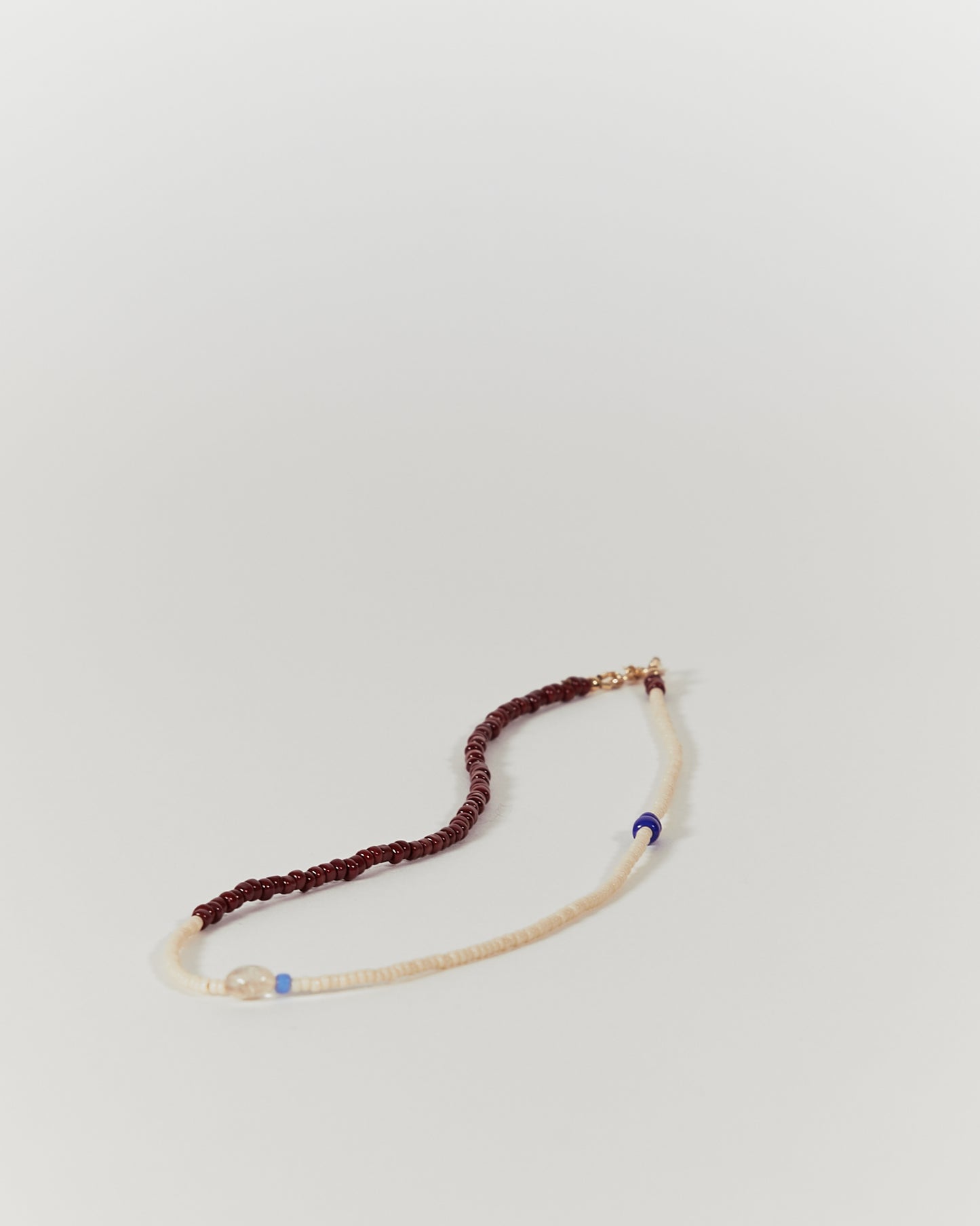 BEADED NECKLACE IN BURGUNDY