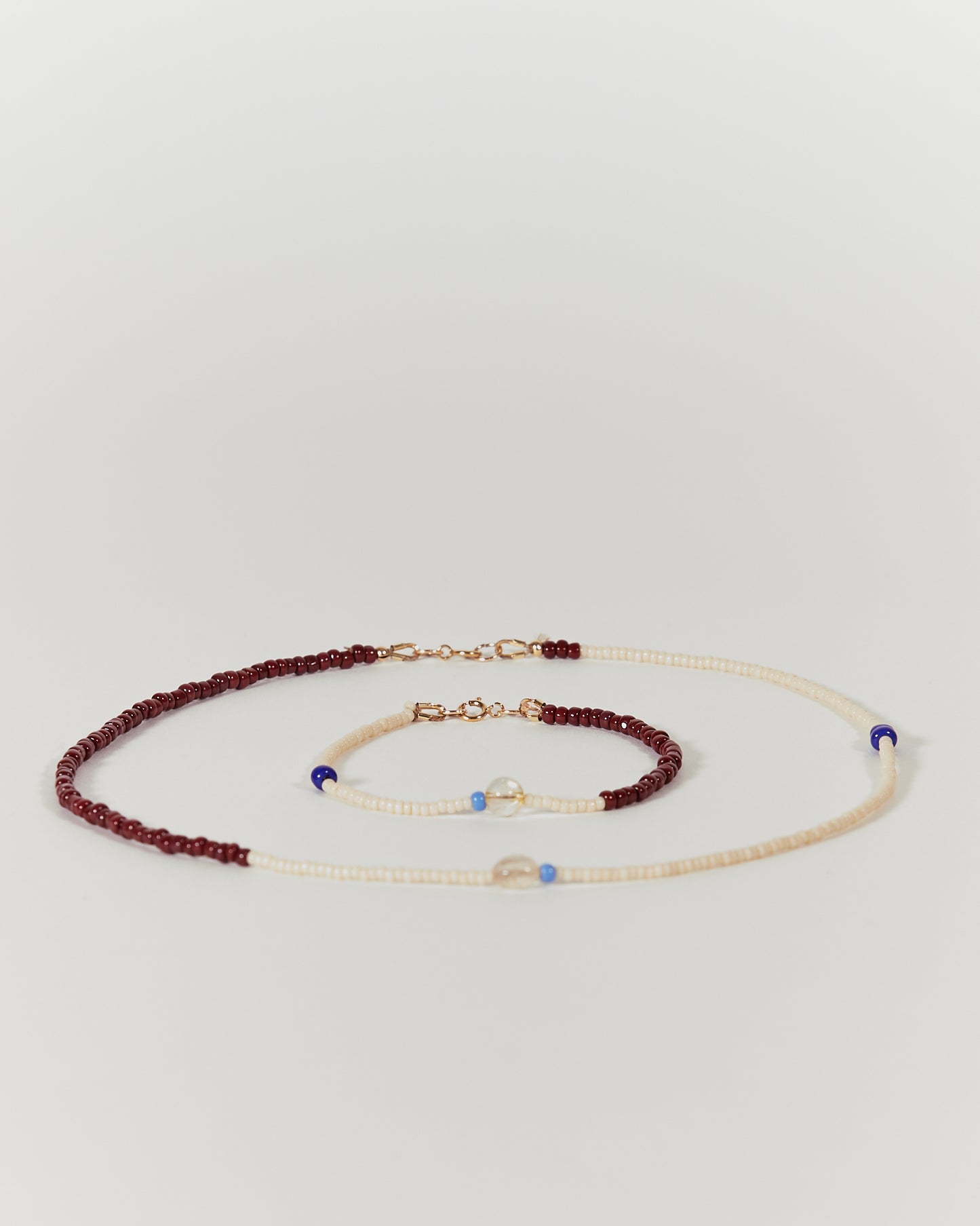 BEADED BRACELET IN BURGUNDY
